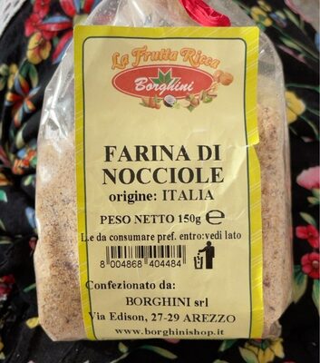 Farina di nocciole