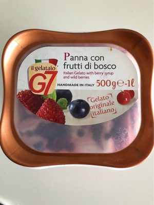 Panna con frutti di bosco front packaging