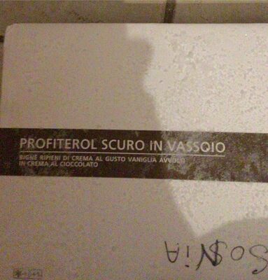 Profiterol scuro in vassoio