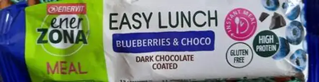 Easy lunch, blueberres e choco. Dark chocolate coated front packaging