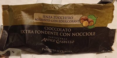 Cioccolato extra fondente con nocciole