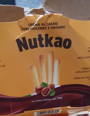 Crema al cacao con nocciole e grissini