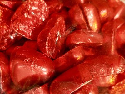 Corazones de chocolate con leche rellenos de crema de leche