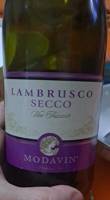 Lambrusco secco front packaging