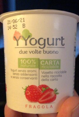 YYogurt fragola front packaging
