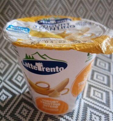 Yogurt trentino intero banana front packaging