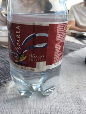 Acqua frizzante front packaging