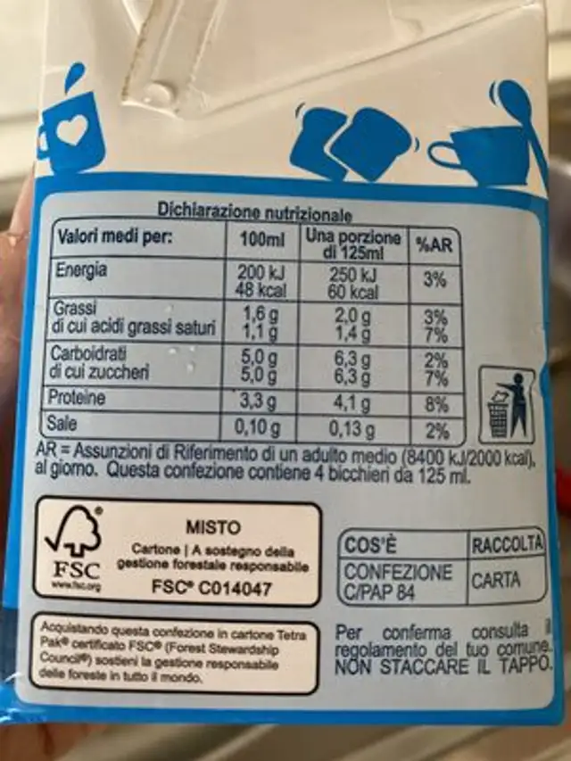 LATTE UHT parzoalmente scremato front packaging