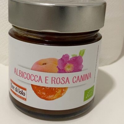 Composta di albicocca e rosa canina