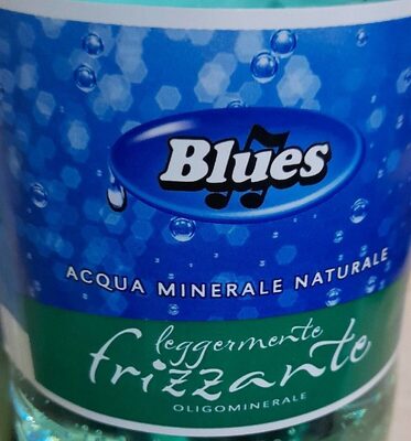 Acqua leggermente frizzante