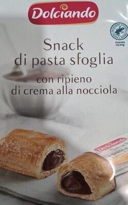 Snack di pasta di sfoglia con ripieno di crema alla nocciola