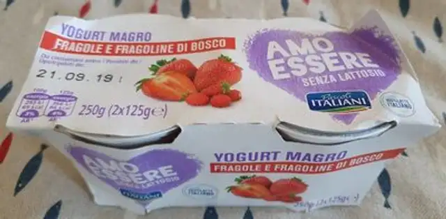 Yogurt magro Fragole e fragoline di bosco front packaging