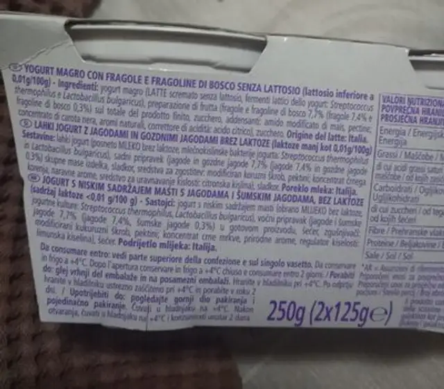 Yogurt magro Fragole e fragoline di bosco ingredients label