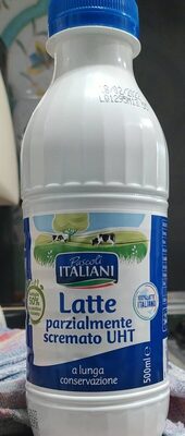 Latte parzialmente scremato UHT front packaging