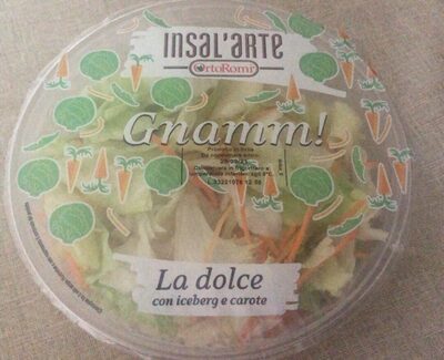 Insalata la dolce con iceberg e carote
