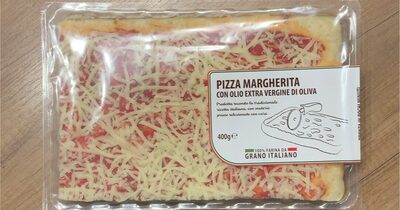 Pizza margherita con olio extra vergine di oliva