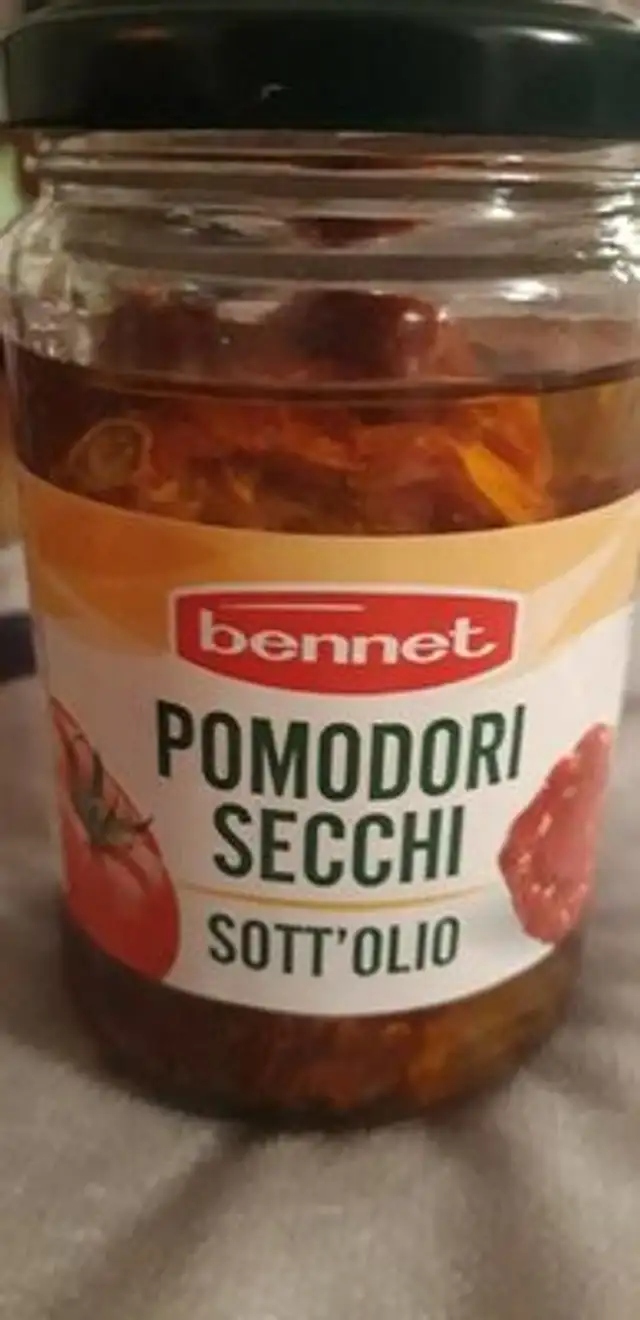 Pomodori secchi sott'olio front packaging