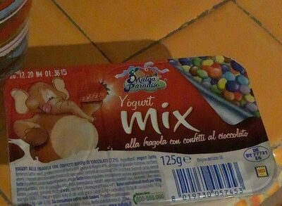 Yogurt mix alla fragola con confetti al cioccolato front packaging