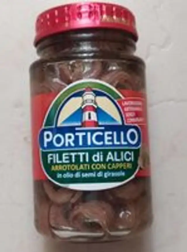 filetti di alici e capperi