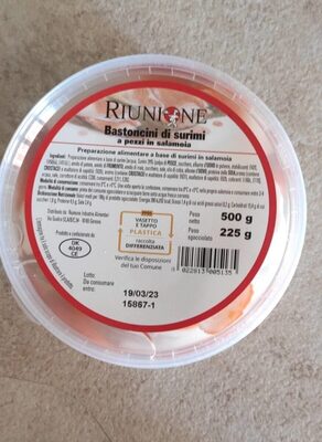 Bastoncini di surimi a pezzi in salamoia