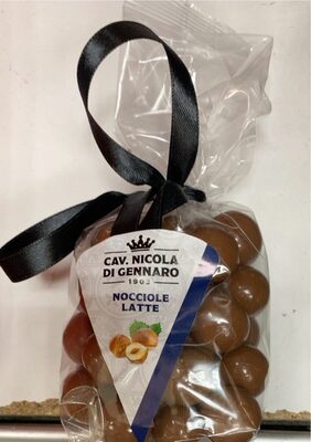 Nocciole ricoprete di cioccolato al latte