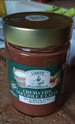 Crema con nocciole e latte da agricoltura biologica
