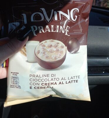 Praline di cioccolato al latte con crema al latte e cereali