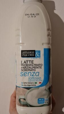 Latte microfiltrato parzialmente scremato senza lattosio front packaging