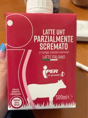 Latte UHT parzialmente scremato