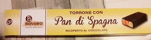 Torrone con pan di spagna ricoperto al cioccolato
