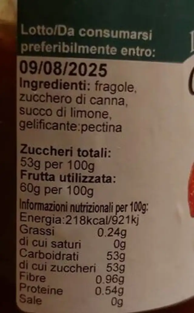 Confettura extra di fragole nutrition facts table