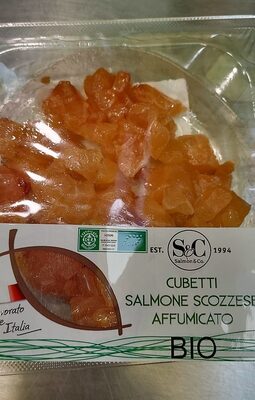 Cubetti salmone affumicato front packaging