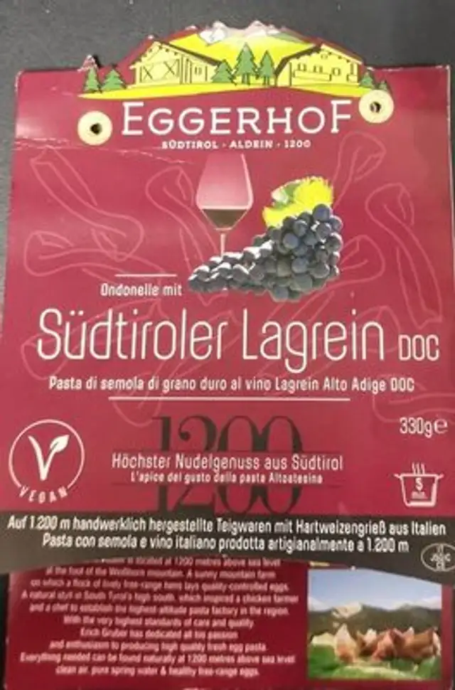 Pasta con semola e vino italiano