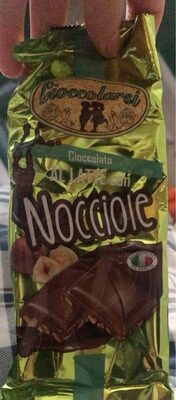 Cioccolato al latte con nocciole