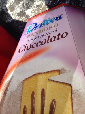 Pandoro con farcitura al cioccolato