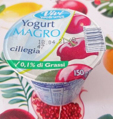 Yogurt magro front packaging