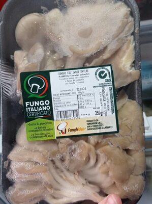 Funghi coltivati interi pleurotus