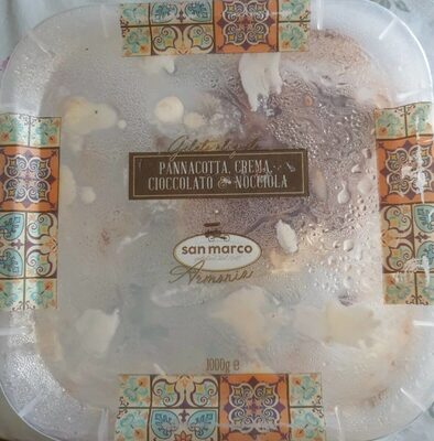 Gelato al gusto pannacotta, crema e nocciola