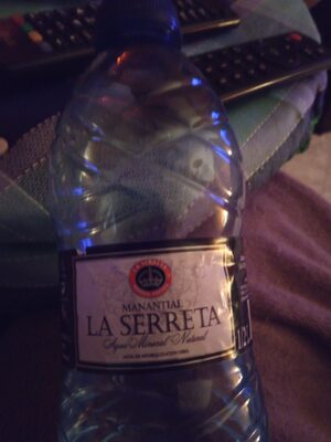 Agua mineral natural