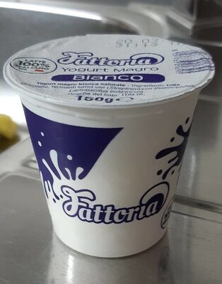 Yogurt magro front packaging