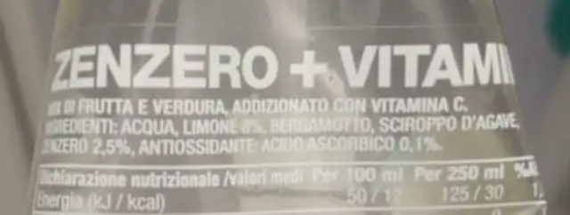 Zenzero + vitamina c ingredients label