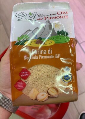 Farina di nocciole