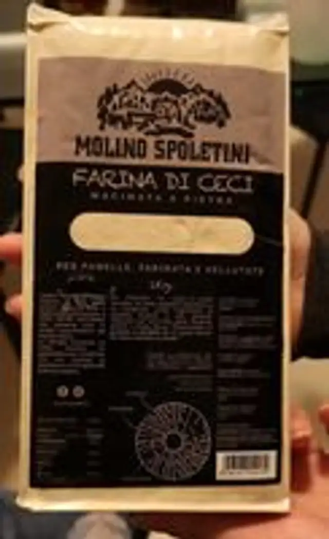 Farina di ceci macinata a pietra