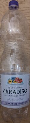 Fonte corte Paradiso Acqua minerale naturale leggermente frizzante