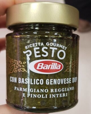 Pesto ricetta gourmet con basilico