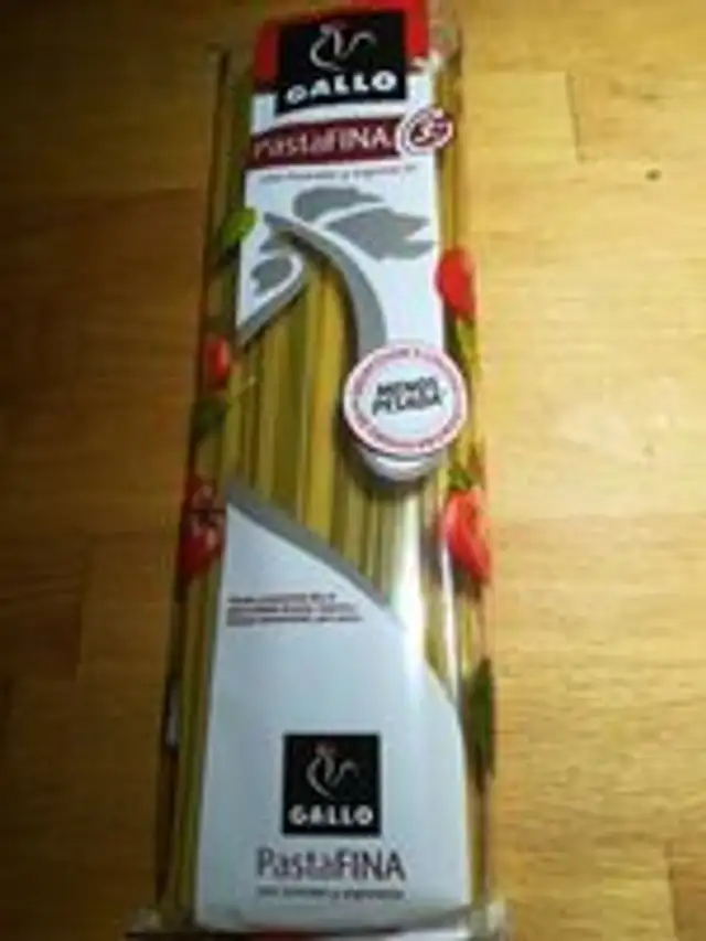 Pasta fina espagueti con vegetales