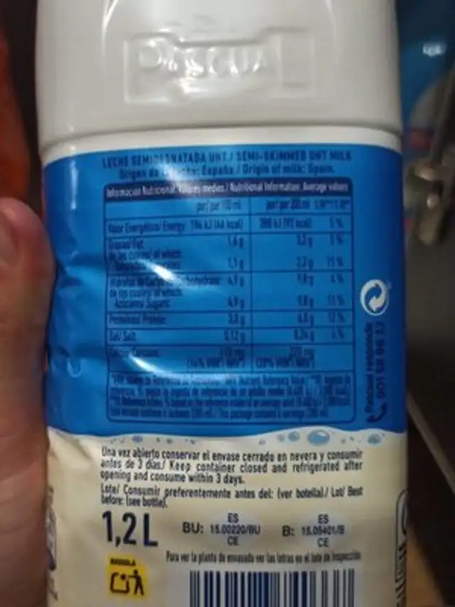 Leche semidesnatada nutrition facts table