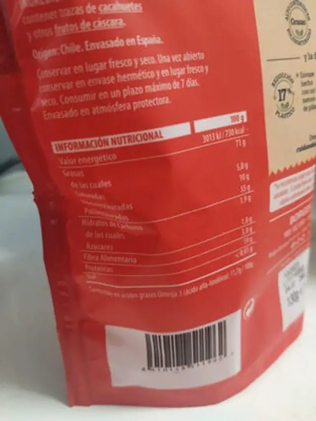 Nueces en grano nutrition facts table