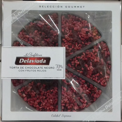 Torta de chocolate negro con frutos rojos