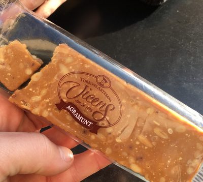 Turrón de toffee piñones